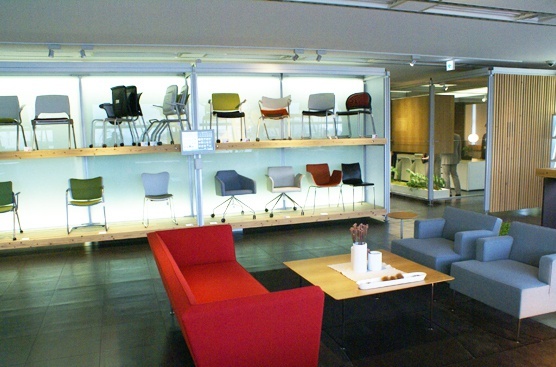 デザインとITが融合した空間を体験できるショールーム『The　Chair World』